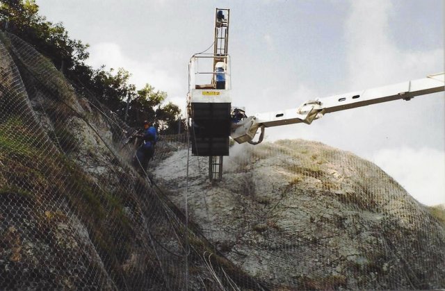 Impianto reti anti caduta massi